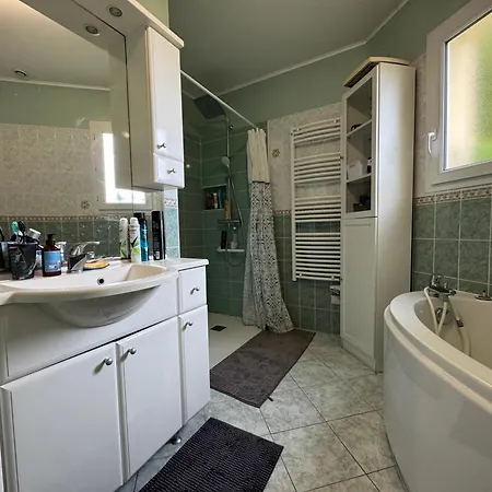 Le Pause Des Pilotes - 4pers - Circuit Bugatti Beaufay